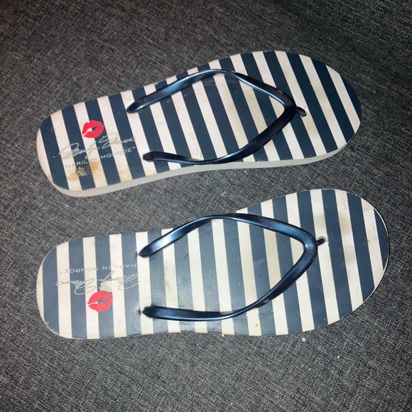 Marilyn Monroe signature series flip flop thong beach sandals ladies size 9.5 - Picture 1 of 9
